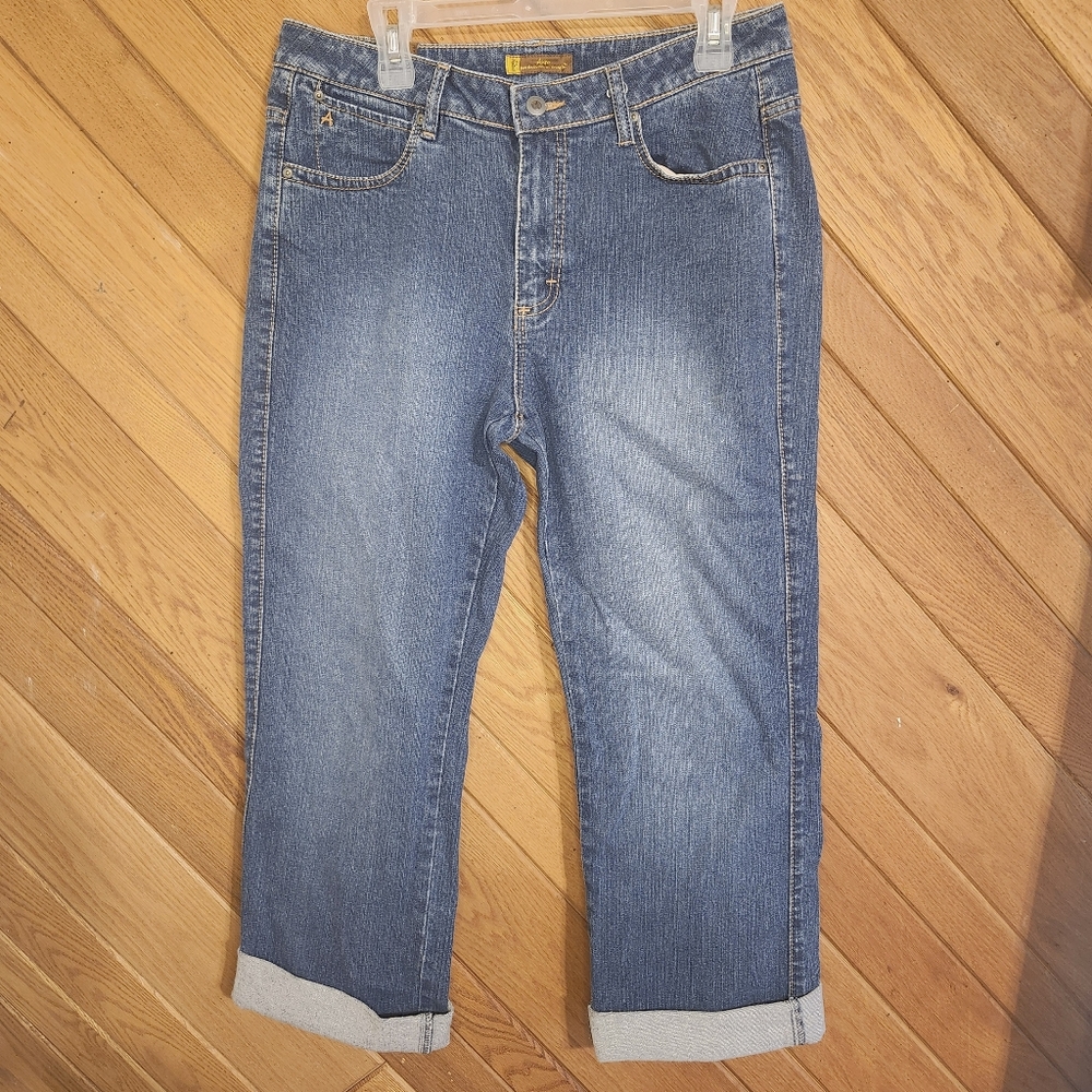Aura Regular Rise Medium Washed Cuffed Size 12 Average Women's Wrangler Jeans